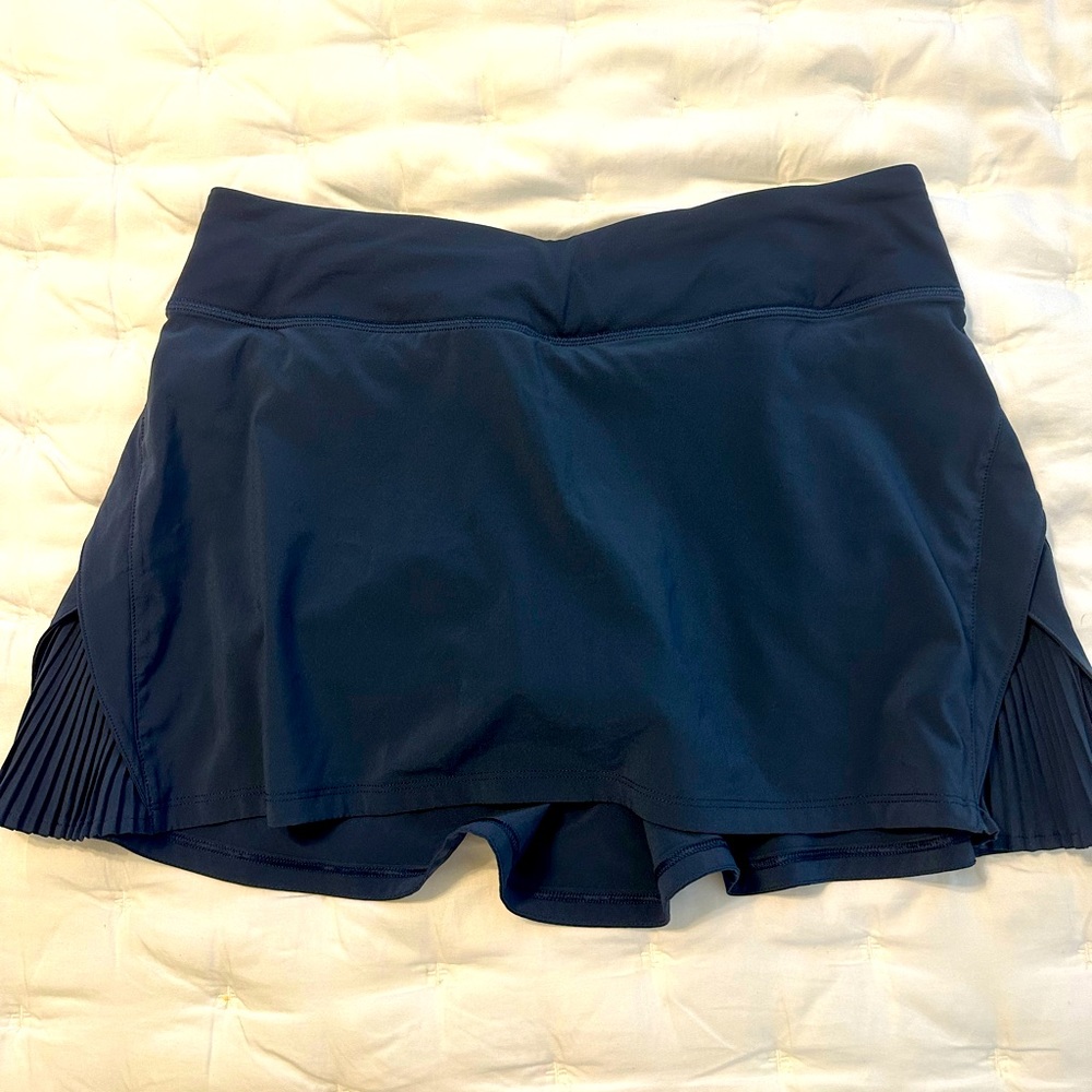 Lululemon play off the pleats skort.  Size 6 navy blue.